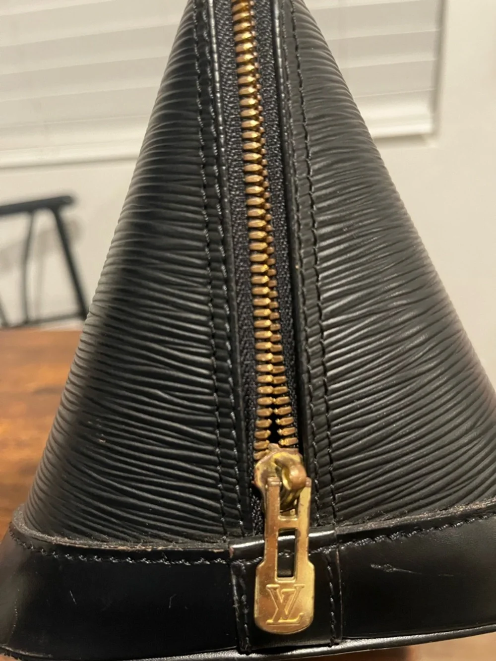 Authentic Louis Vuitton Alma PM - Black Epi Leather (Noir) - Picture 7 of 9